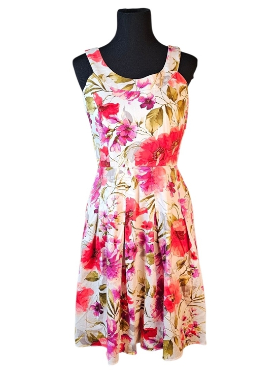 Sandra Darren Dresses & Skirts - Sandra Darren Floral Fit & Flare Dress Size 6 Pink Floral Pockets